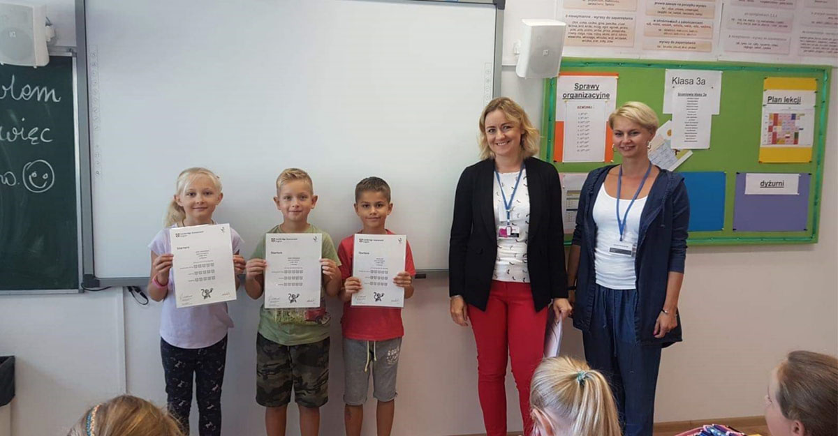 Certyfikaty egzaminów TOEFL i Cambridge rozdane
